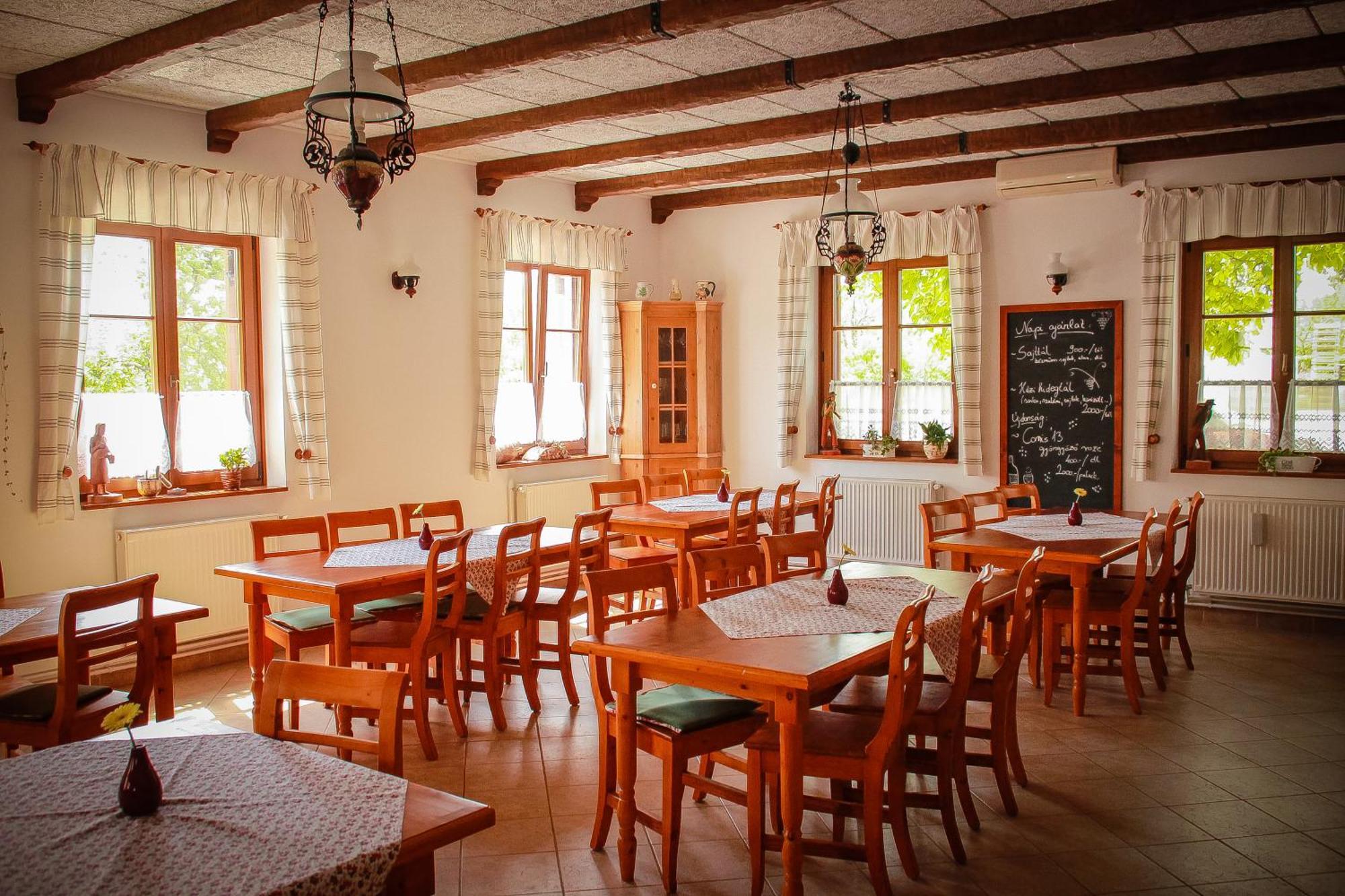 빌라니 Diofa Panzio B&B 외부 사진